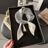 Lenço Versátil Feminino Luxo em Seda com Design Elegante