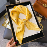 Lenço Versátil Feminino Luxo em Seda com Design Elegante