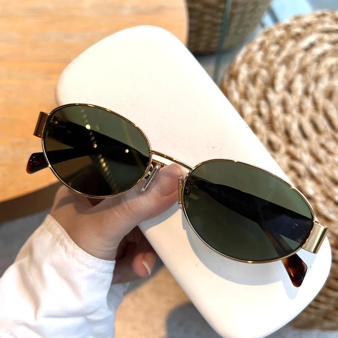 Óculos escuros ovais femininos e masculinos, armação metálica na moda, tons clássicos