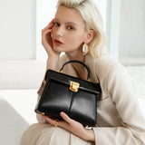 Bolsa de Couro com Lenço